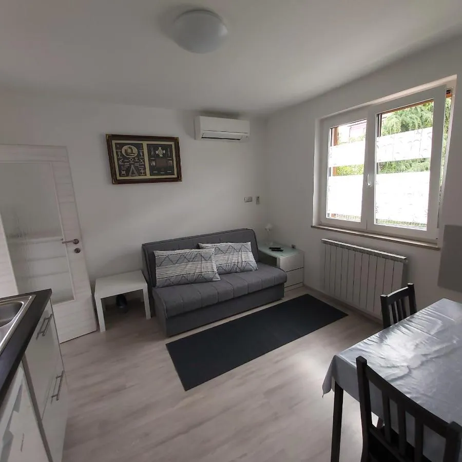 Dnevni prostor apartmaja 36 z raztegljivim kavčem